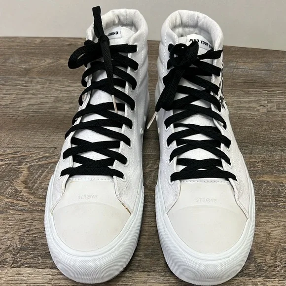 SOLD Straye Find Your Grind “The Future Belongs To The Misfits” Sneakers - Picture 2 of 10